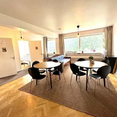 Unique House Only 3 Min From The Airport Guest house