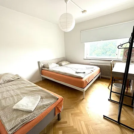Unique House Only 3 Min From The Airport Guest house