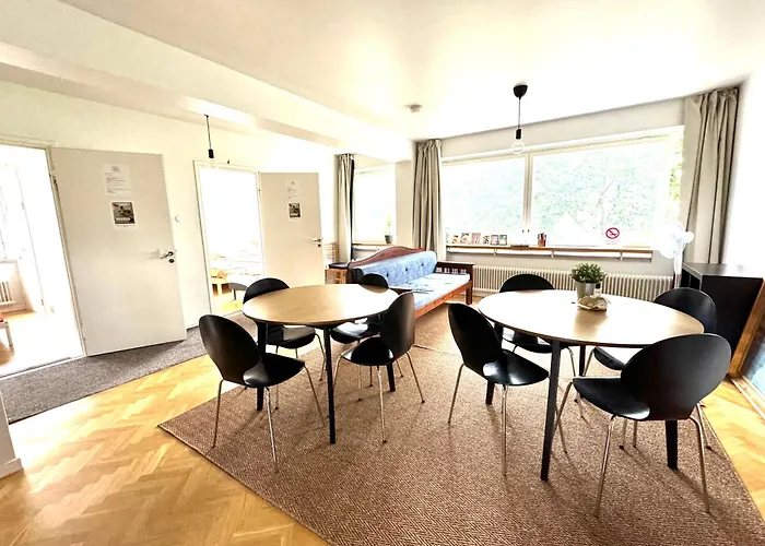 Гостевой дом Unique House Only 3 Min From The Airport Вантаа