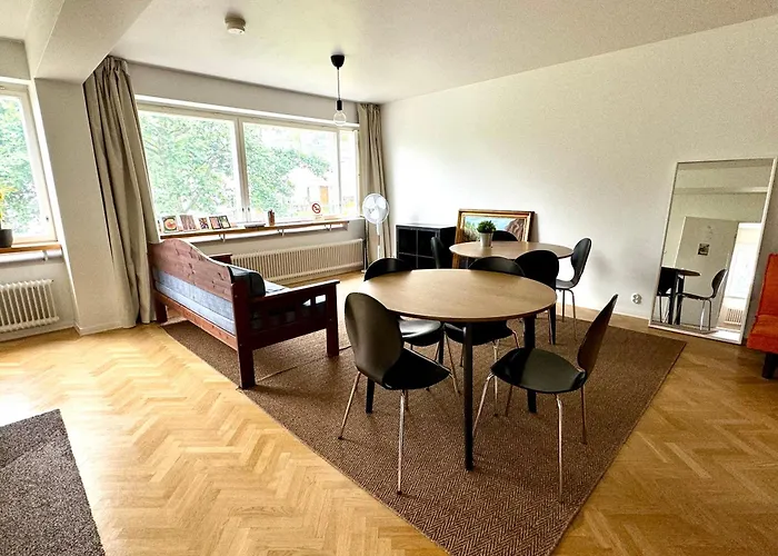 Unique House Only 3 Min From The Airport Гостевой дом 3*